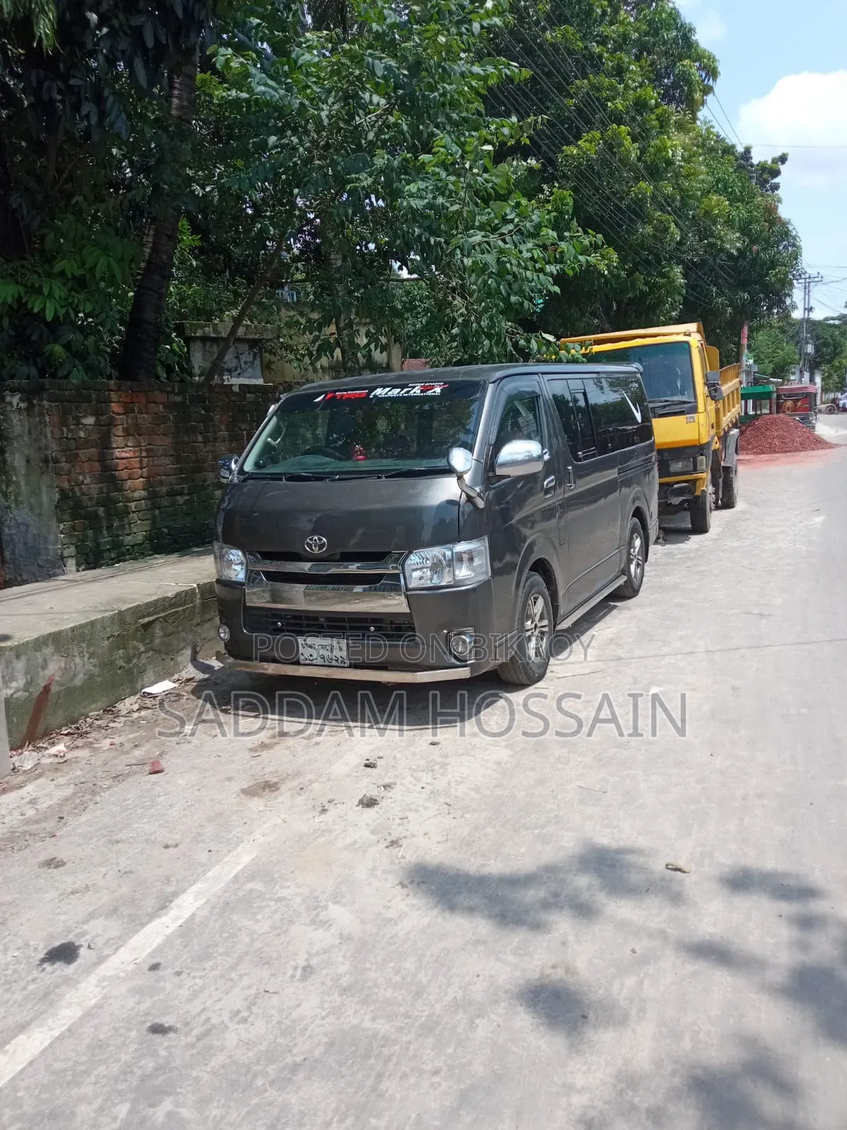 টয়োটা হাইএচ ২০০৫ কালো
