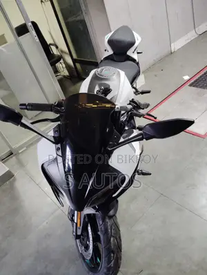 CFMoto 300SR 2025 White