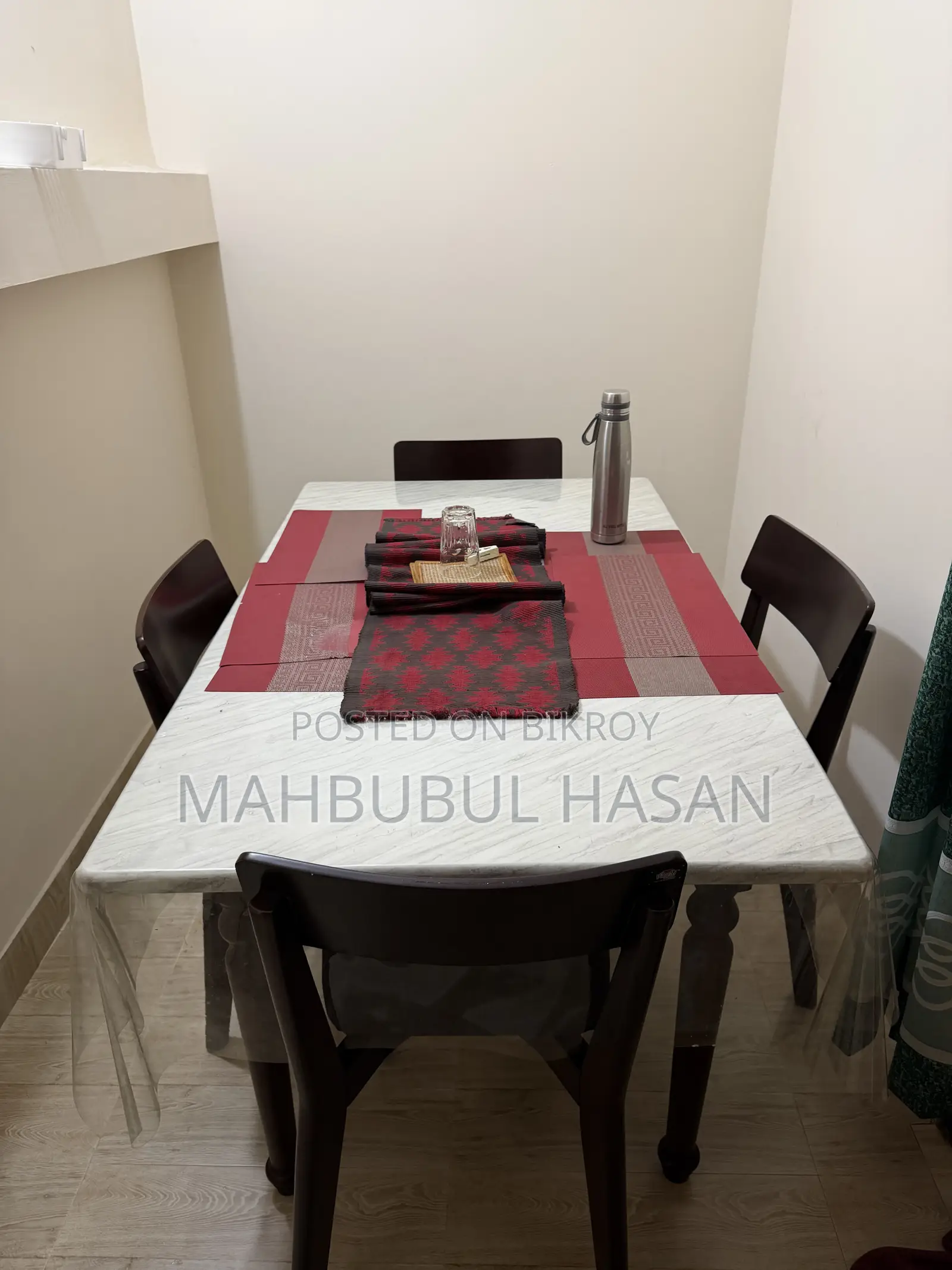 ডাইনিং টেবিল ৪ টি চেয়ার সহ