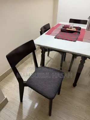 ডাইনিং টেবিল ৪ টি চেয়ার সহ