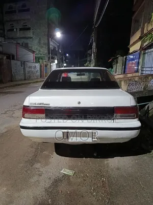 টয়োটা করিনা ১৯৯২ সাদা
