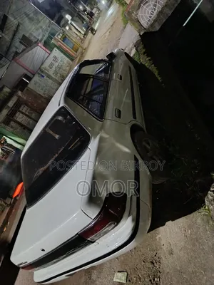 টয়োটা করিনা ১৯৯২ সাদা