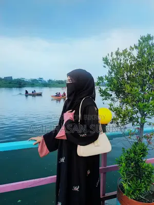 ছোট ছোট ফুলের আমবুটারি কাজ দুবাই চেরি কাপড়ের বোরকা