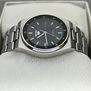 Vintage Seiko 5 Automatic 17 Jewels (Japan) Black Dial Day-Date