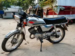হোন্ডা ২০০০ গ্রে