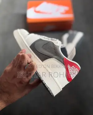 Model: Air Jordan 1 Low - Travis Scott