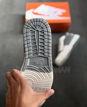 Model: Air Jordan 1 Low - Travis Scott