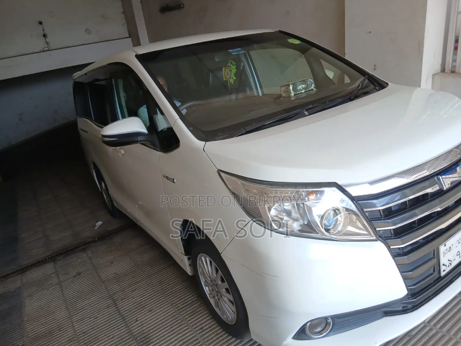 Toyota Noah 2015 Pearl