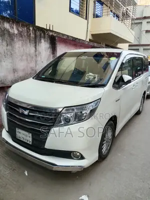 Toyota Noah 2015 Pearl
