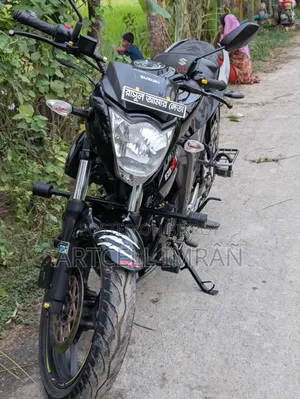 সুজুকি গিক্সার ২০২৩ কালো