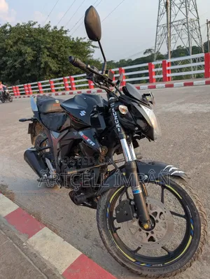 সুজুকি গিক্সার ২০২৩ কালো