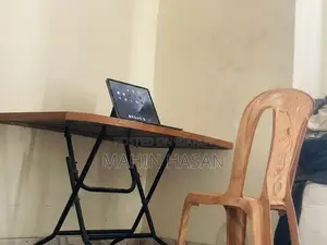 টেবিল এবং চেয়ার