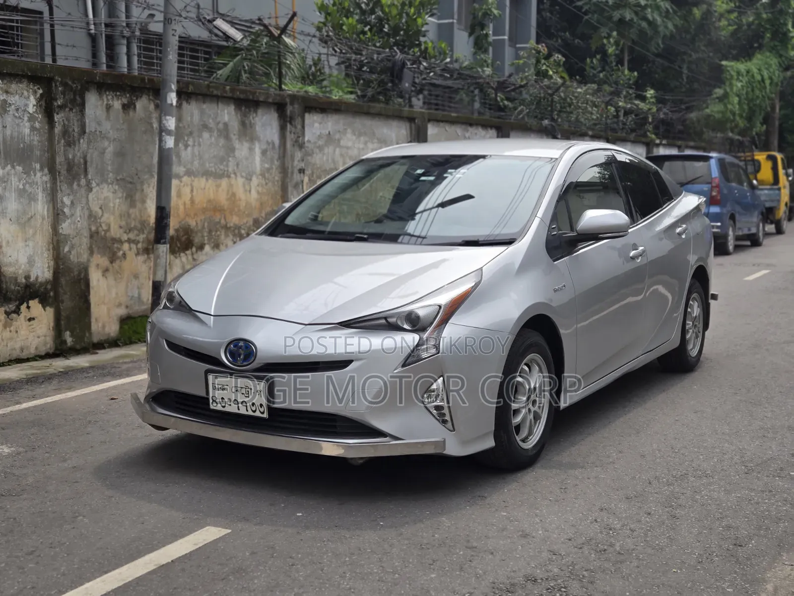 Toyota Prius 4-Door Hatchback (1.8-Liter 4-Cylinder Gas/Electric Hybrid CVT) 2016