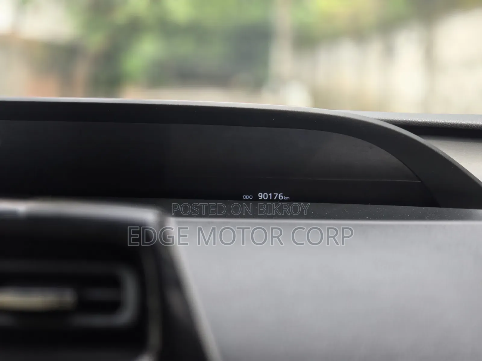 Toyota Prius 4-Door Hatchback (1.8-Liter 4-Cylinder Gas/Electric Hybrid CVT) 2016