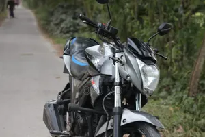 সুজুকি জিক্সার ২০১৯ সিলভার