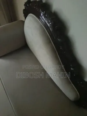সাদা সোফা