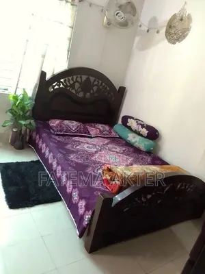 কানাডিয়ান স্টাইলিশ কাঠের বেড