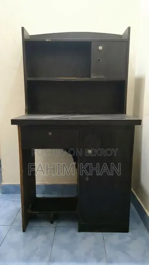 পড়ার টেবিল বিক্রি হবে