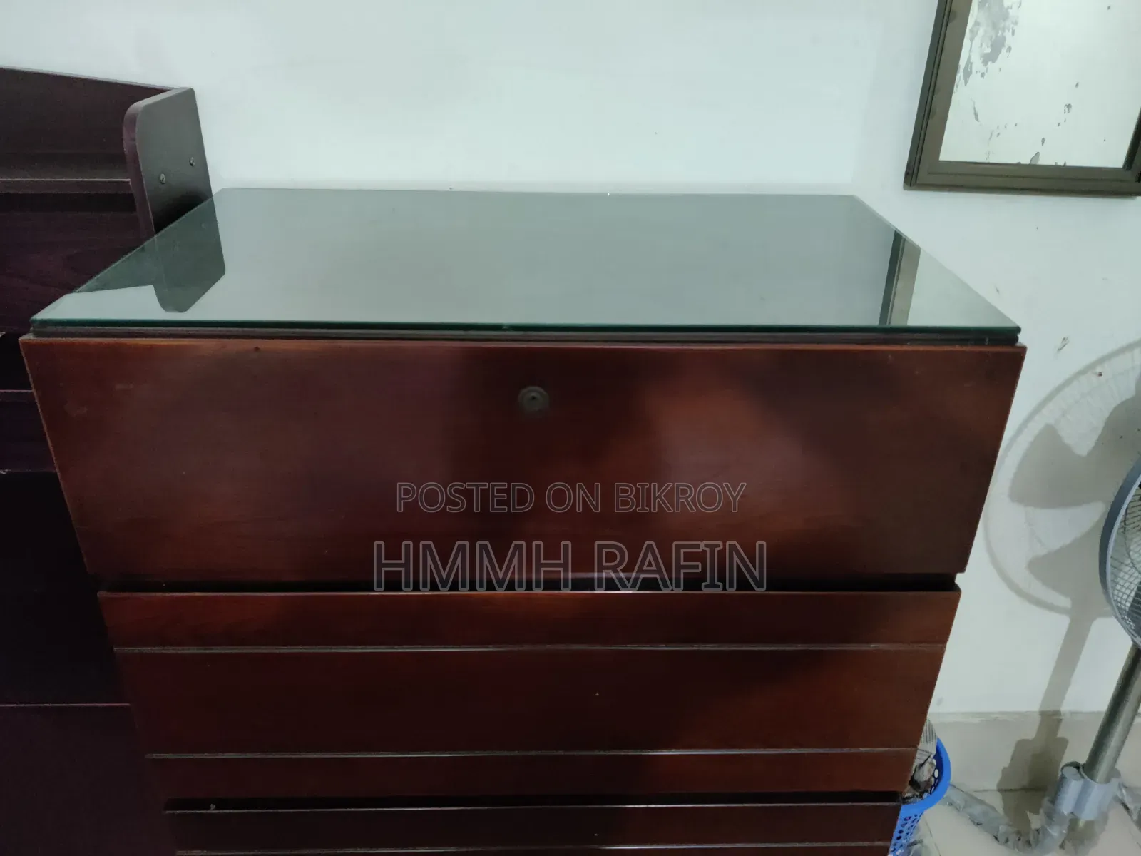 Nadia Furniture ৪ ড্রয়ার ওয়ারড্রোব (Glass Top) – ভালো কন্ডিশন
