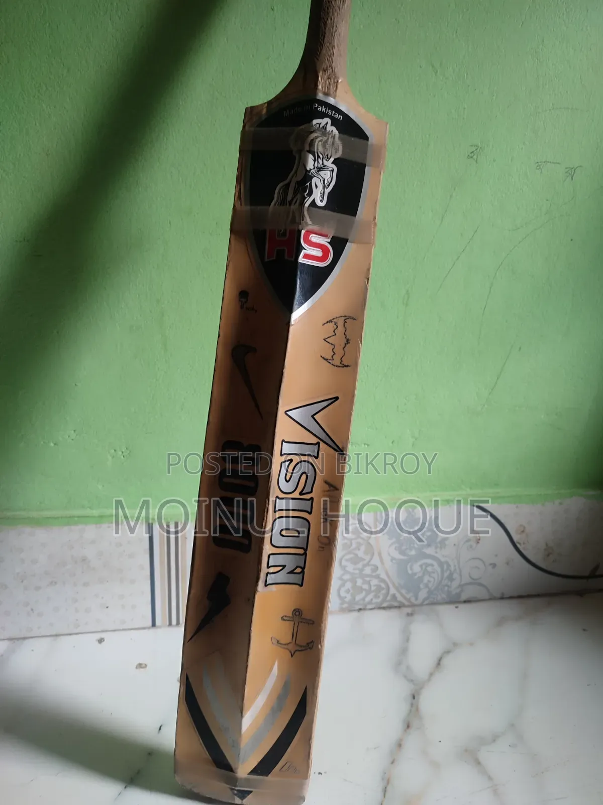 Cricket Bat for Sale 'HP Vision 8000'. (Bargaining option available).