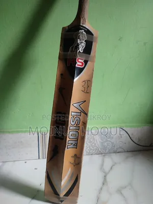 Cricket Bat for Sale 'HP Vision 8000'. (Bargaining option available).