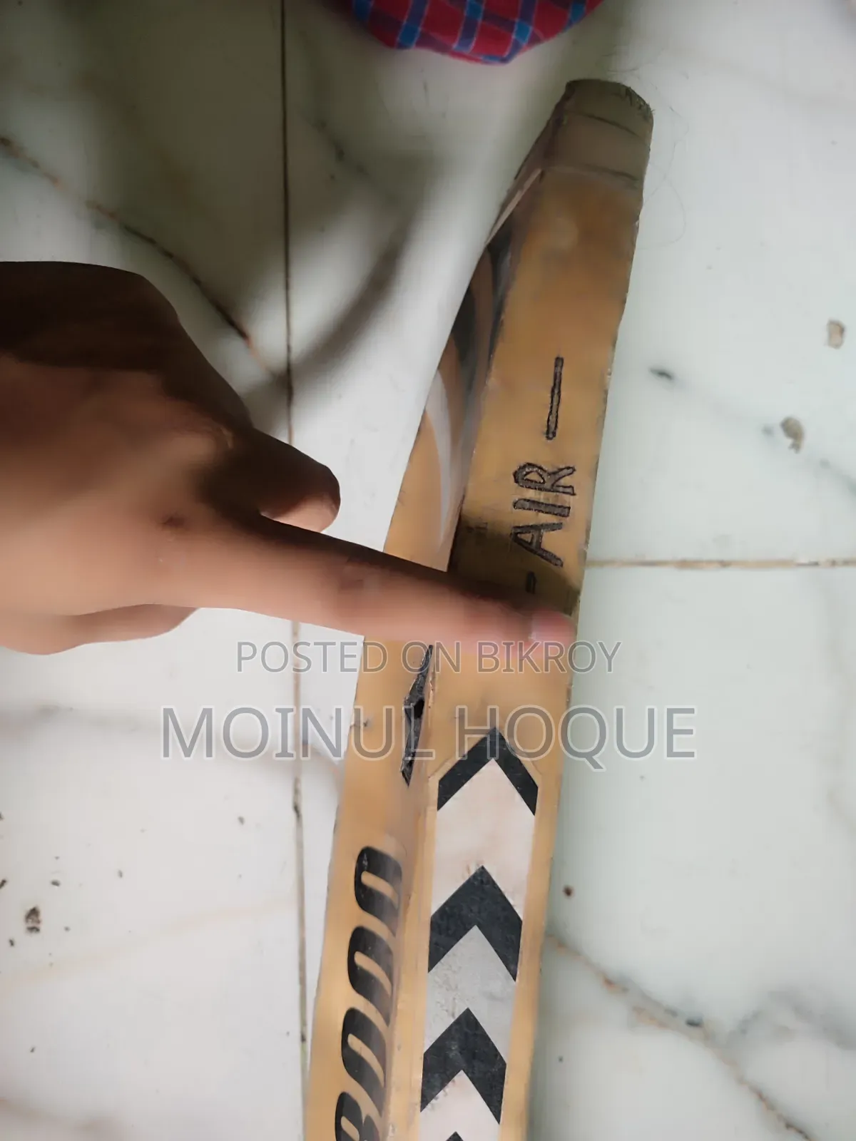 Cricket Bat for Sale 'HP Vision 8000'. (Bargaining option available).