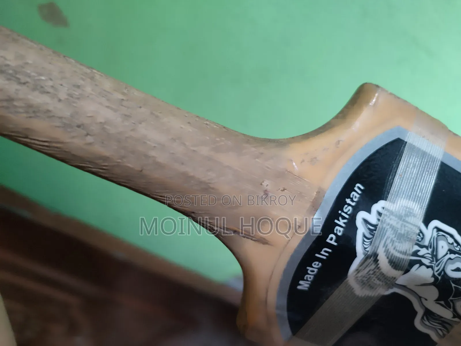 Cricket Bat for Sale 'HP Vision 8000'. (Bargaining option available).