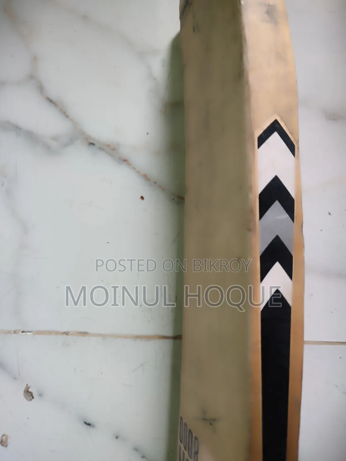 Cricket Bat for Sale 'HP Vision 8000'. (Bargaining option available).