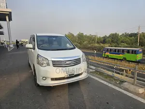 Toyota HiAce 2010 White