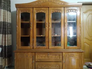 প্রিমিয়াম সেগুন কাঠের শোকেস - সামান্য ব্যবহৃত, চমৎকার কন্ডিশন