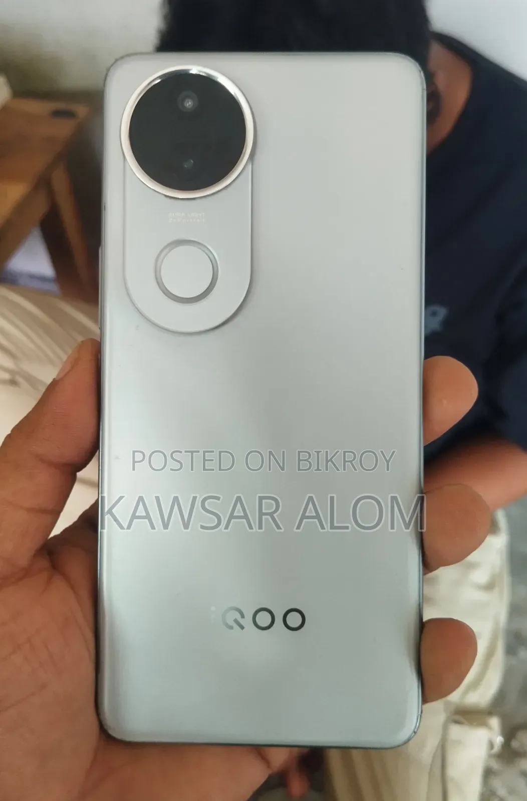 আইকিউওও ২৫৬ জিবি হোয়াইট