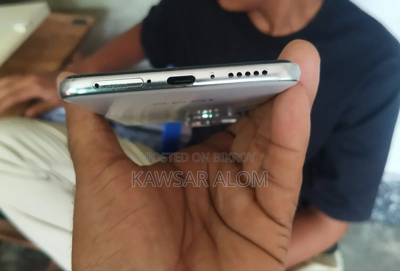 আইকিউওও ২৫৬ জিবি হোয়াইট