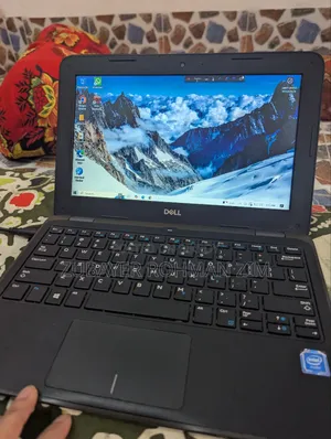 Laptop Dell Latitude 3190 4GB AMD Ryzen 5 SSD 128GB