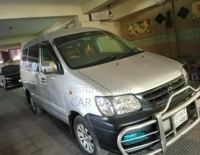 Toyota Noah 2.0 FWD (8 Seater) 2005 Silver