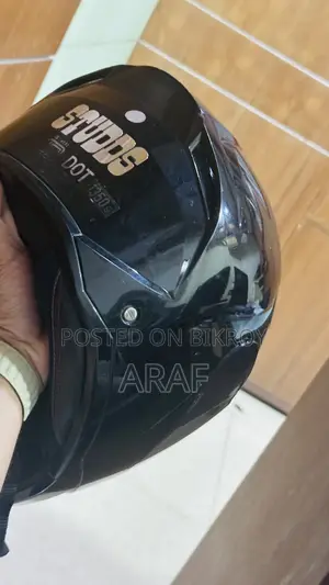স্টাডস হেলমেট