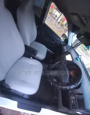 টয়োটা প্রবক্স ২০১১ হোয়াইট