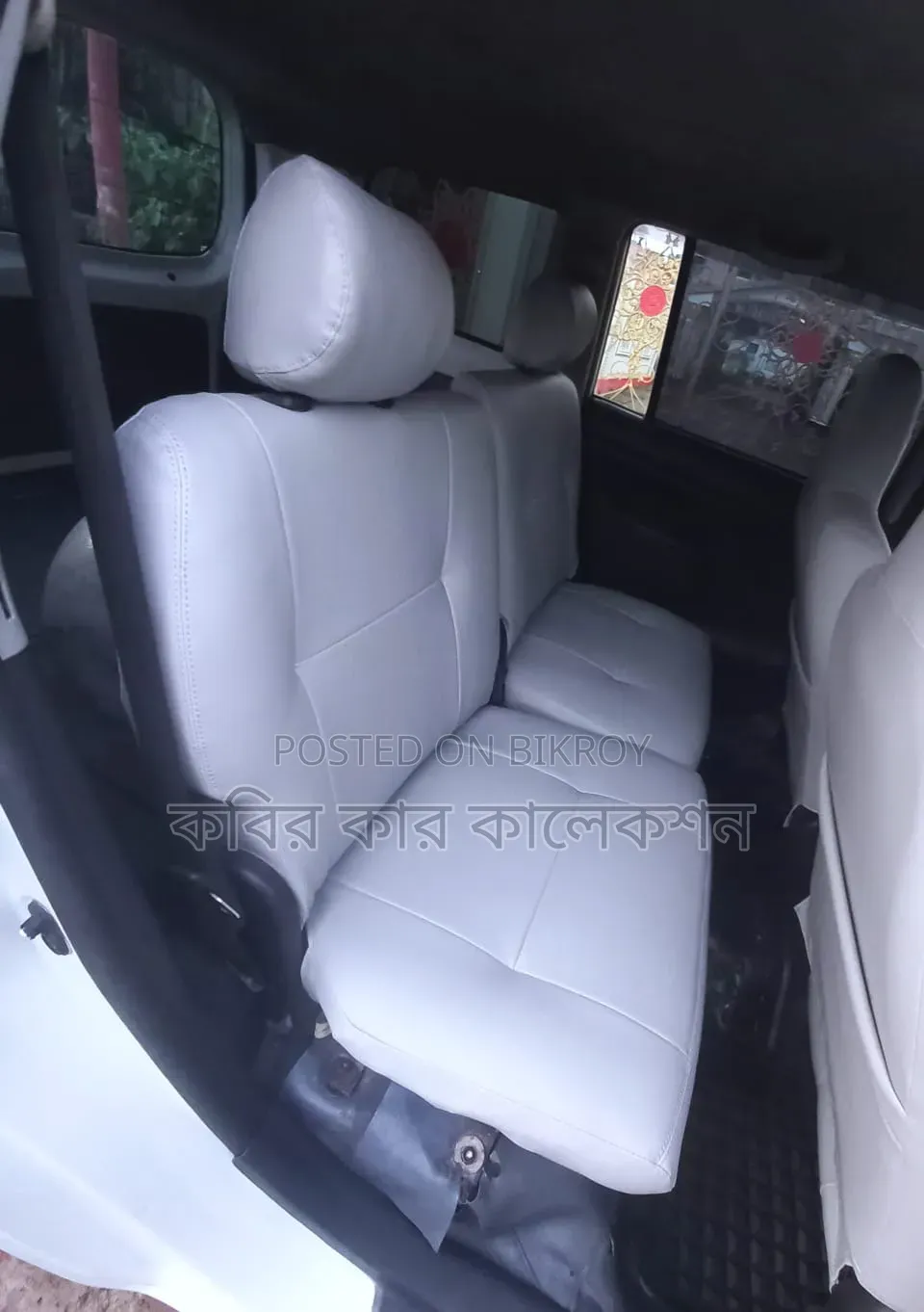 টয়োটা প্রবক্স ২০১১ হোয়াইট