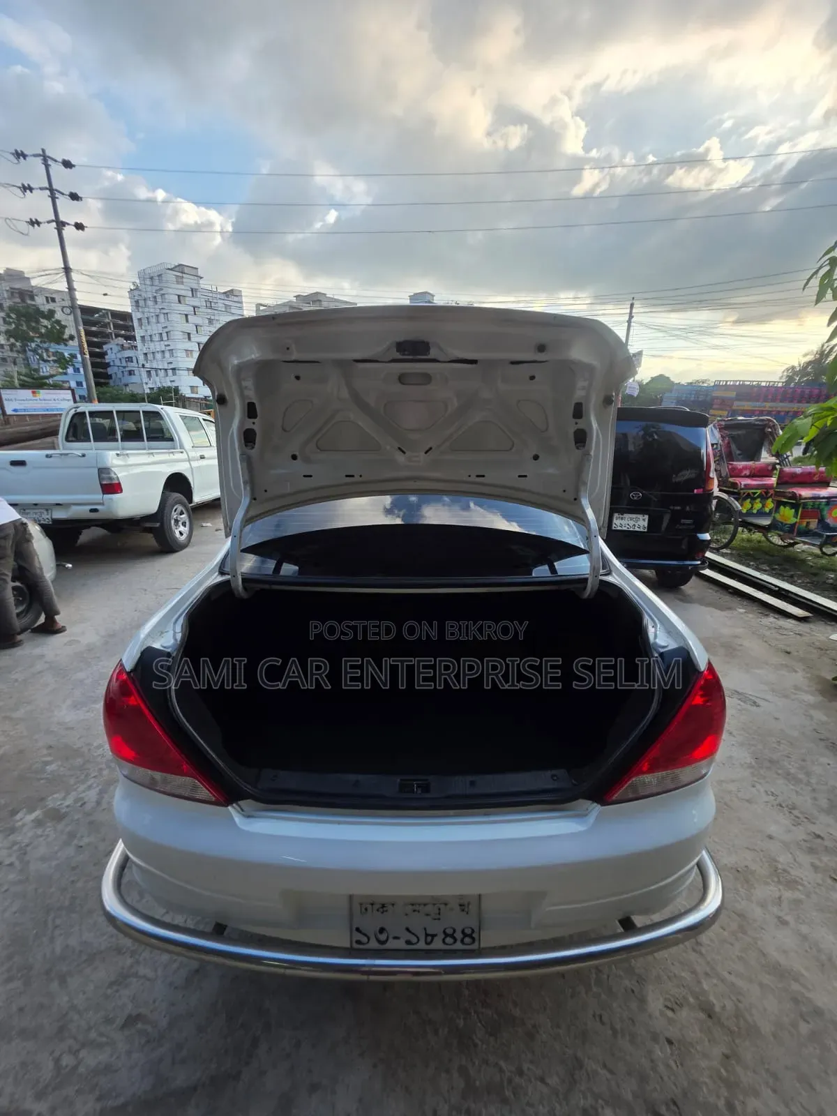 নিসান সানি ২০১১ সাদা