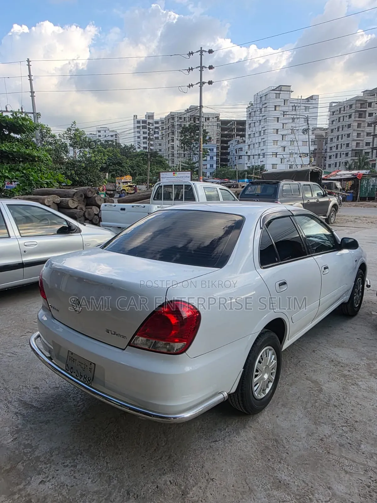 নিসান সানি ২০১১ সাদা