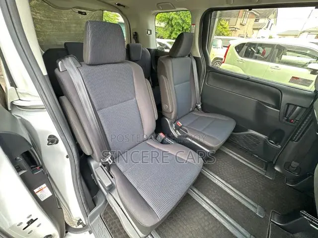 Toyota Noah 2021 Pearl