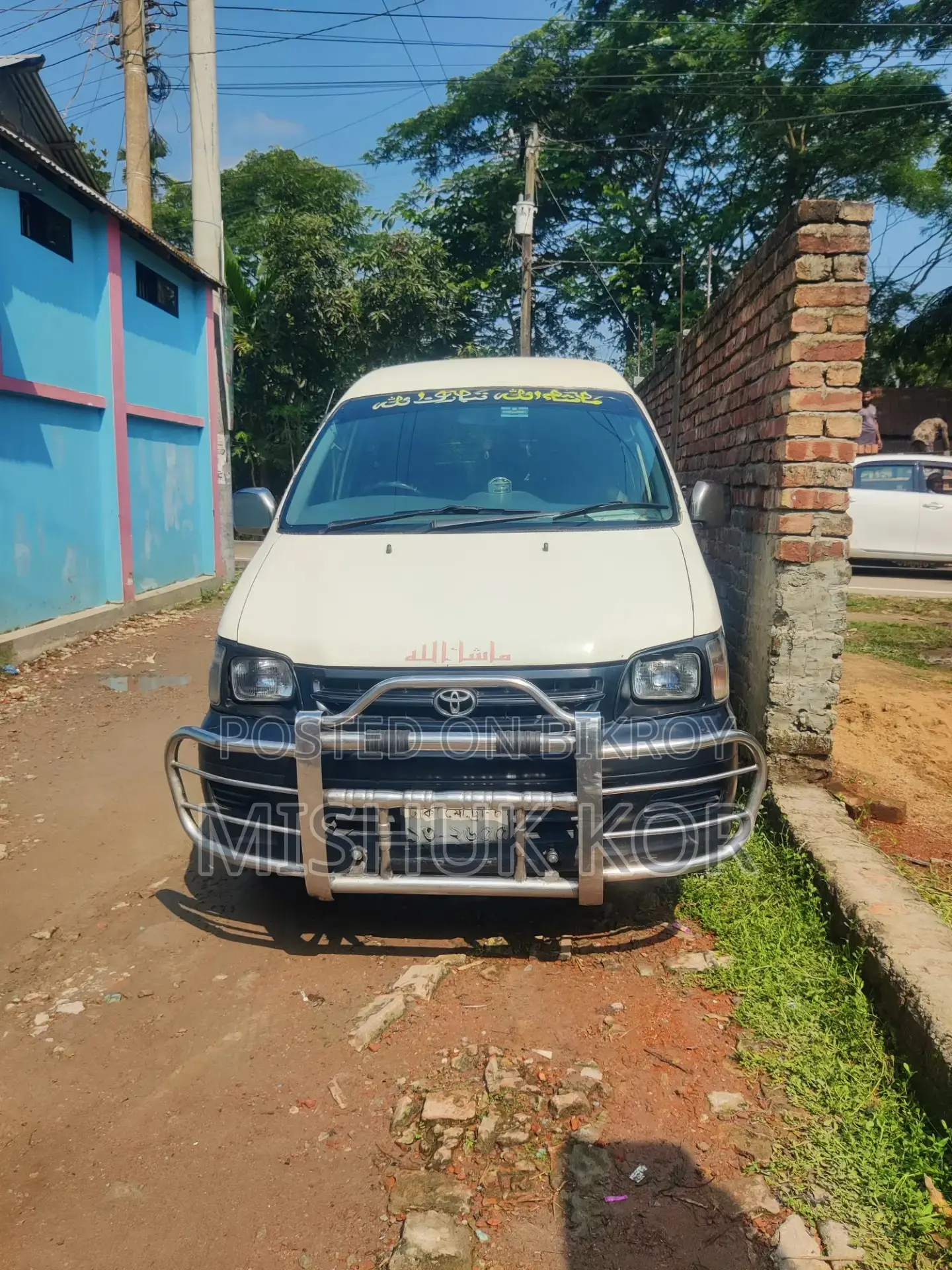 টয়োটা নোয়া ২.০ চার চাকা চালিত (৮ আসন বিশিষ্ট) ২০০৩ সাদা
