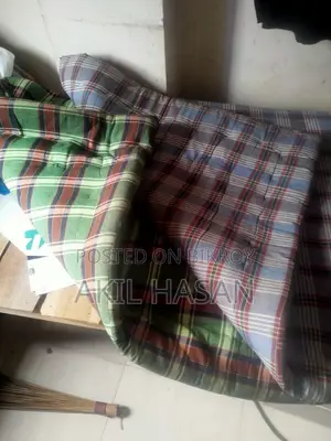 ঘরের আসবাবপত্র