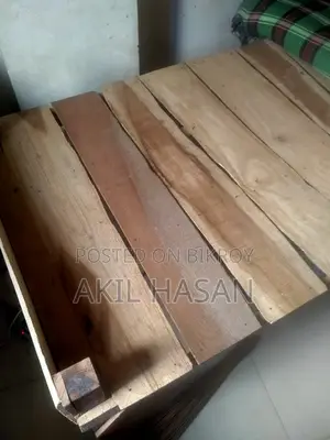 ঘরের আসবাবপত্র