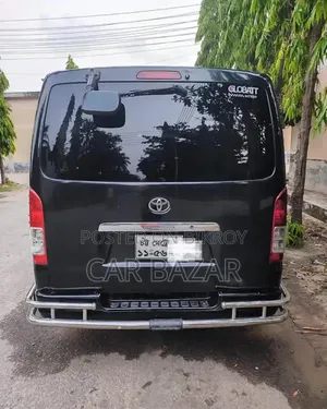 টয়োটা হাইএচ ২০০৬ কালো