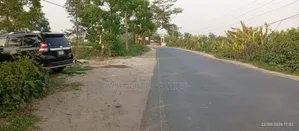 টঙ্গি ঘোড়াশাল হাইওয়ে রোডের সাথে ৬৫ কাঠা জমি বিক্রয় হইবে।