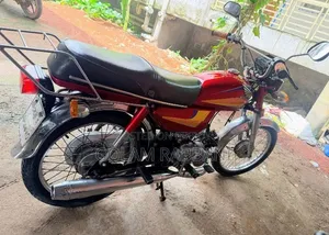 হন্ডা ২০০২ লাল