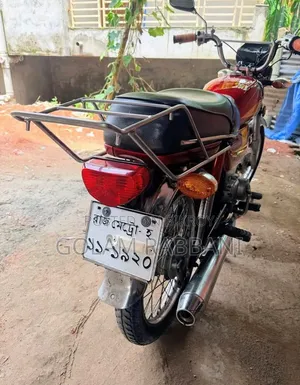 হন্ডা ২০০২ লাল