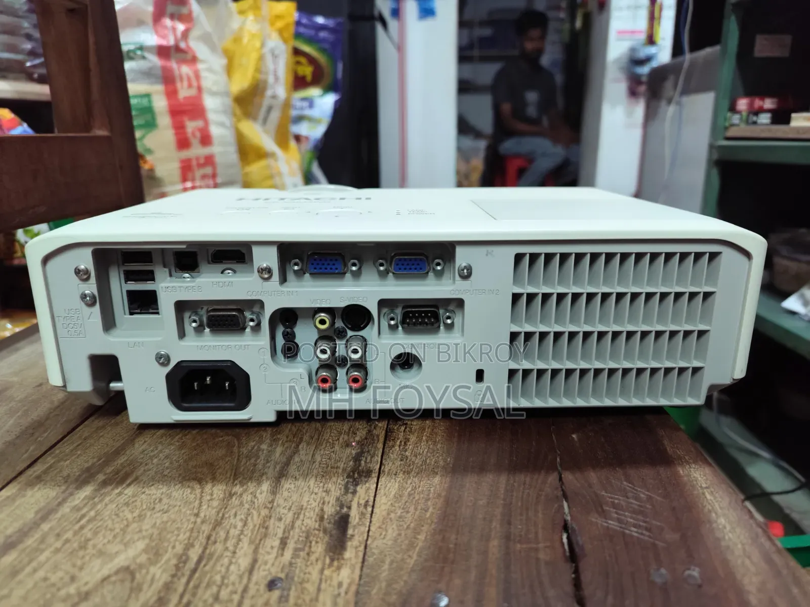 Hitachi CP-X3543WN
