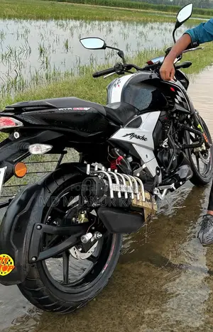 TVS Apache RTR 160 4V 2022 Black
