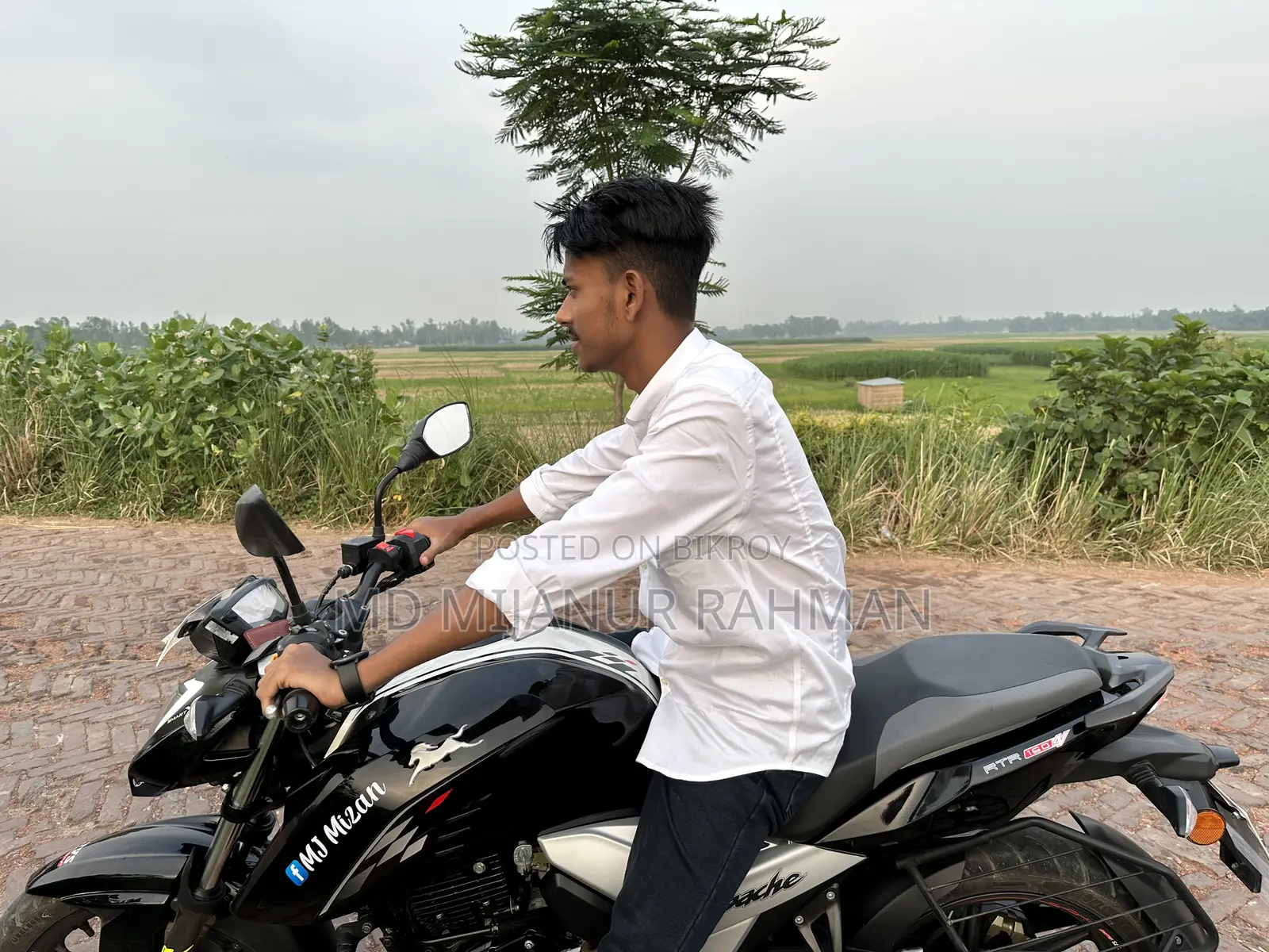 TVS Apache RTR 160 4V 2022 Black